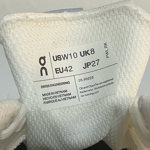 SOLD! ON CLOUDNOVA Women’s Running Shoes. Size 10. Discontinued Color. - Picture 7 of 7